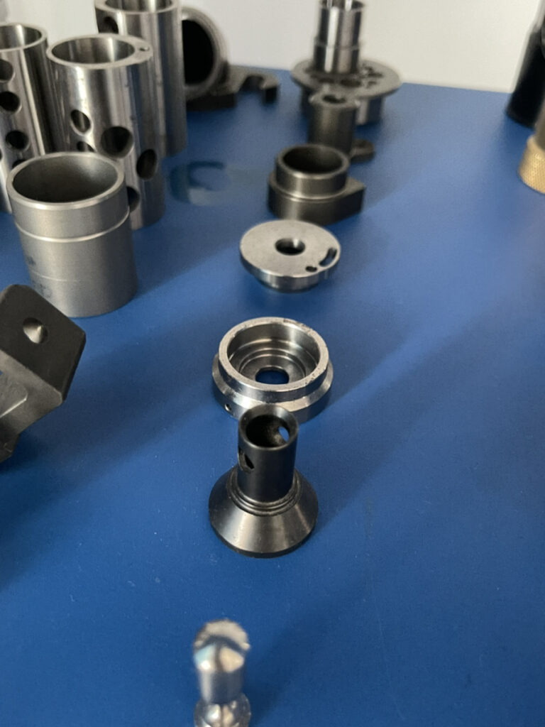 小径機械加工部品 アルミA5052 外型精度10μ（生産ロット 1000月産）建設機械