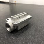 鉄道車輛用　速度発電機のハウジング