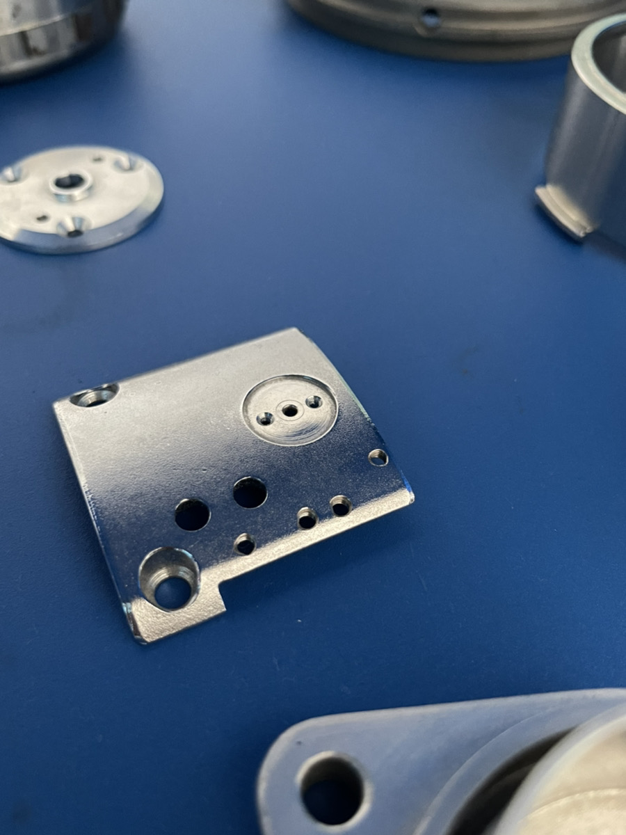 s45c 亜鉛メッキ（生産ロット月産100）工業用刺繍機 タイ工場