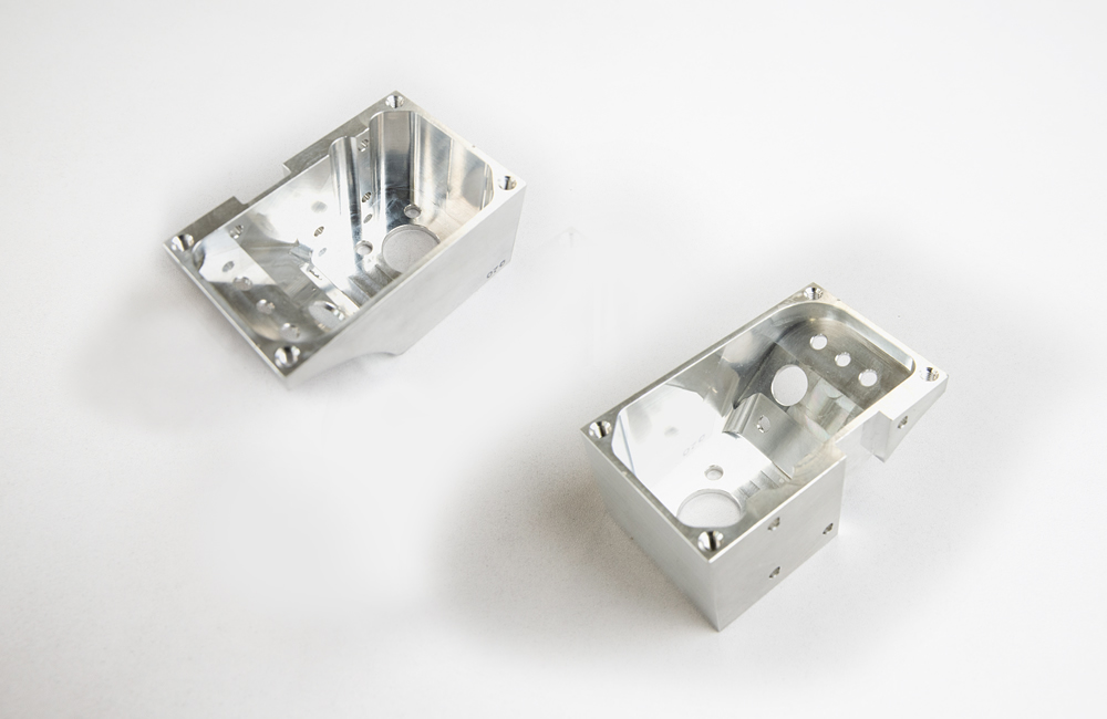 モーターのハウジング機械加工