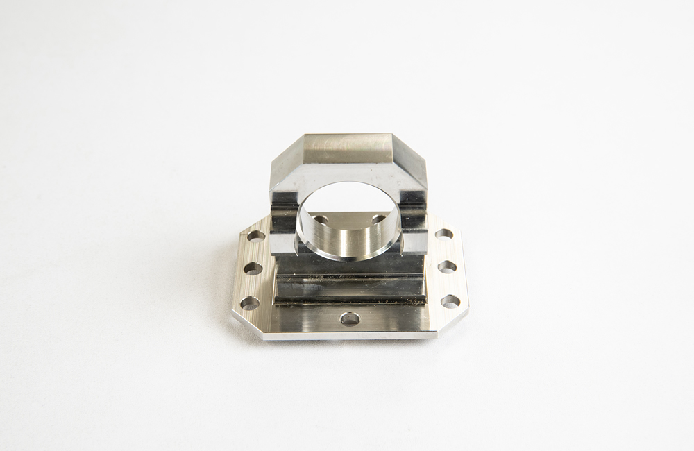 シリンダーブラケット機械加工